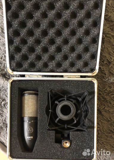 Студийный микрофон akg p420 со звуковой картой
