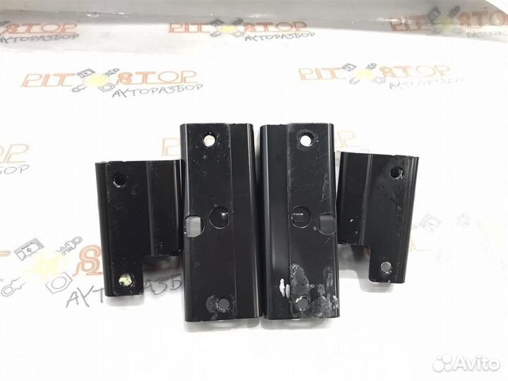 Кронштейн Audi Q5 (8R) 2008-2012