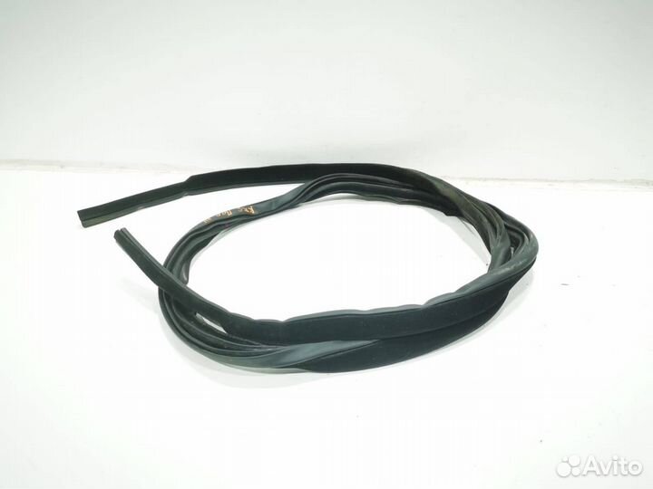 Уплотнитель двери передней правой Land Rover 4