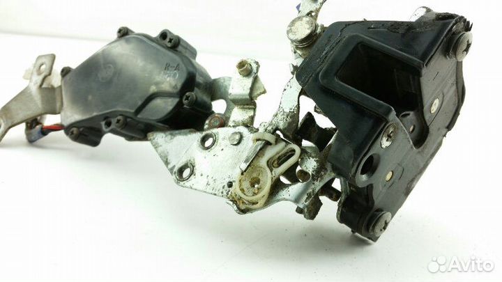 Замок двери задний правый Toyota Camry VZV30 1990