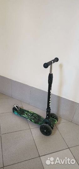 Самокат трехколесный