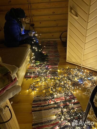 Новогоднее украшение фасада гирляндами и неоном