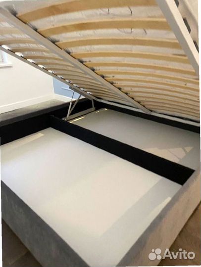 Дизайнерская кровать двуспальная