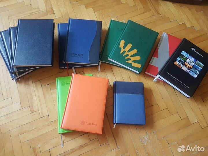 Табличка, ежедневник, папка-портфель, калькулятор