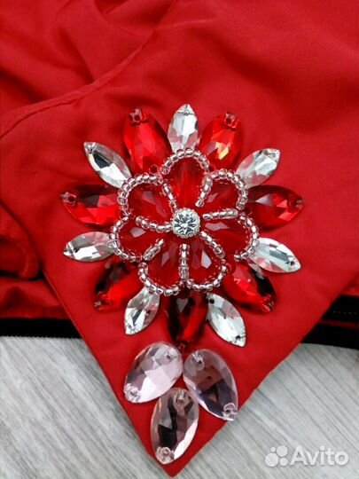 Украшаю пришивными стразами изделия