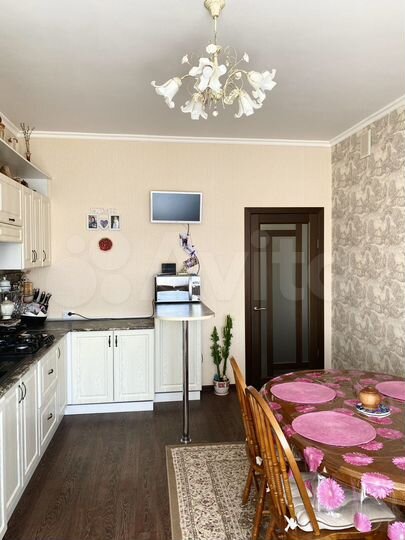 2-к. квартира, 82 м², 2/4 эт.