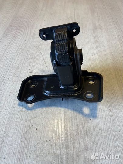 Подушка двигателя левая Toyota Corolla 180 1ZR-FE