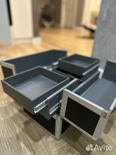 Чемодан для мастера маникюра