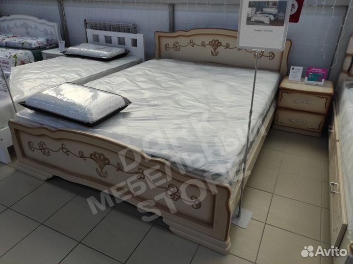 Кровать массив