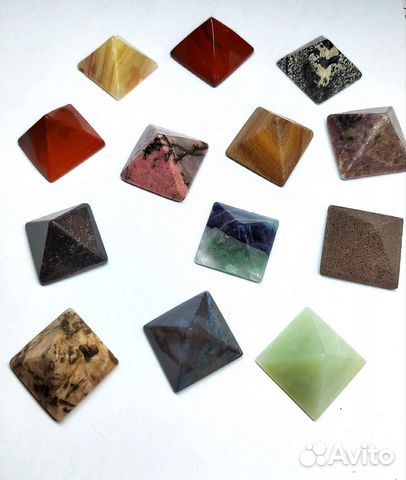 Коллекция камней минералов (пирамида)