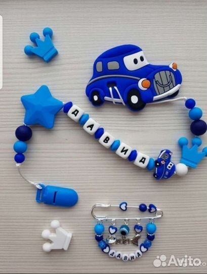 Именной держатель для пустышки+булавочка