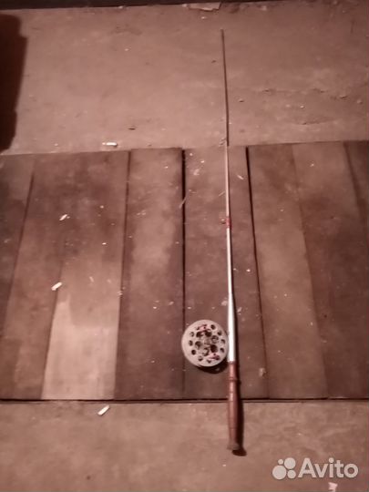 Продаётся спиннинг с катушкой СССР
