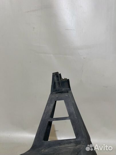 Toyota Land Cruiser 200 07- Туманка левая