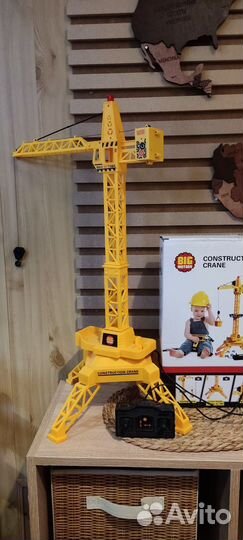 Подъемный кран на пульте управления