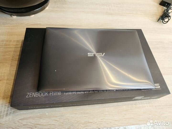 Ультрабук Asus UX31, core i7, полный комплект