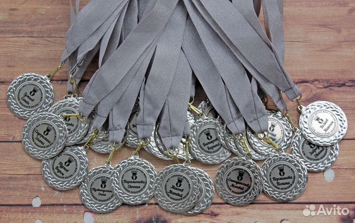 Медали выпускникам детского сада, начальной школы