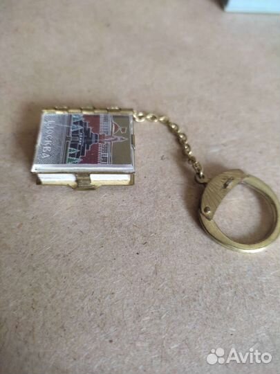 Брелок книжка Москва -столица СССР