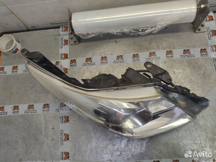 Фара правая Toyota Avensis 3 седан 1.8 2ZR-FAE