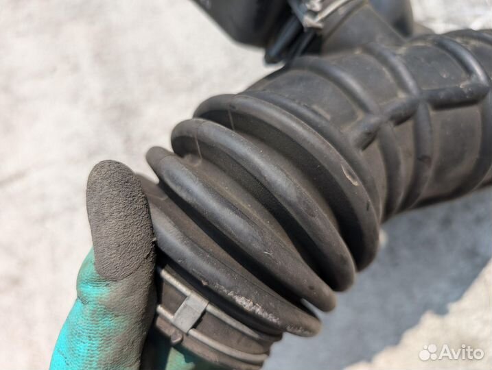 Патрубок воздушного фильтра Nissan Cedric MY34 VQ25DD