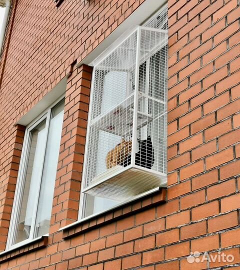 Балкончик для кошки на окно