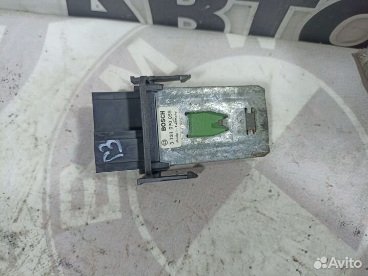 Резистор печки Volkswagen Golf 3