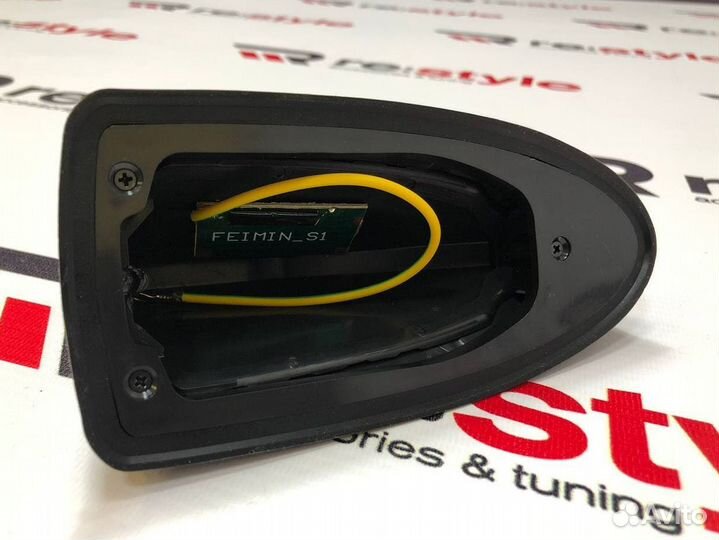 Антенна плавник Nissan Черный R829