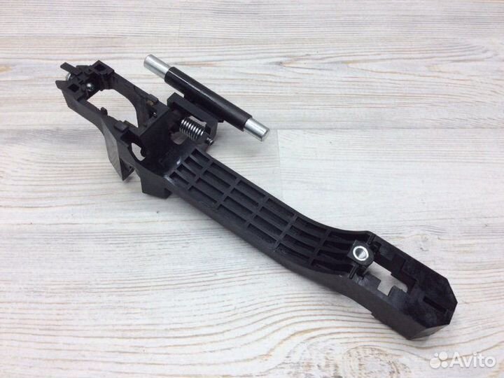 Кронштейн ручки передний правый Kaiyi E5 седан