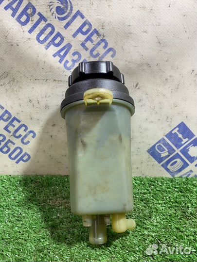 Бачок гидроусилителя руля Ford Focus 2 седан 1.6