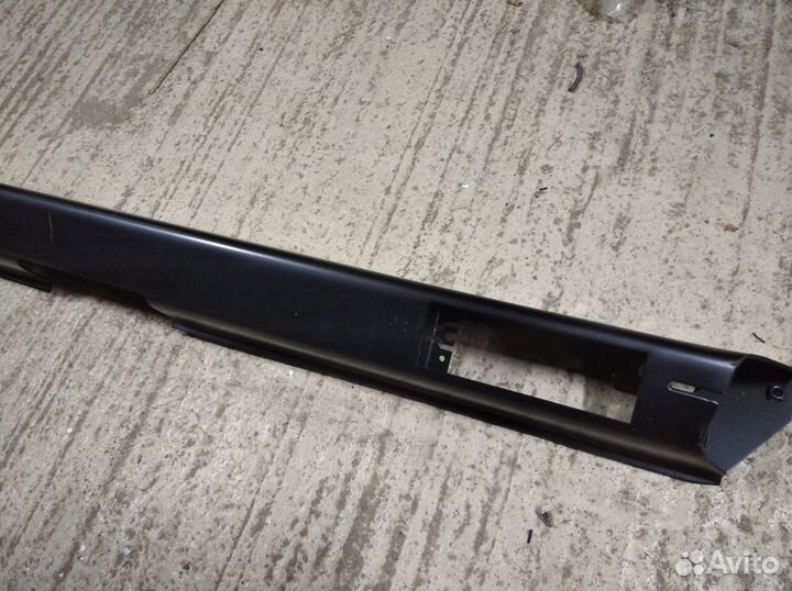 Усилитель заднего бампера Land Rover Discovery 1