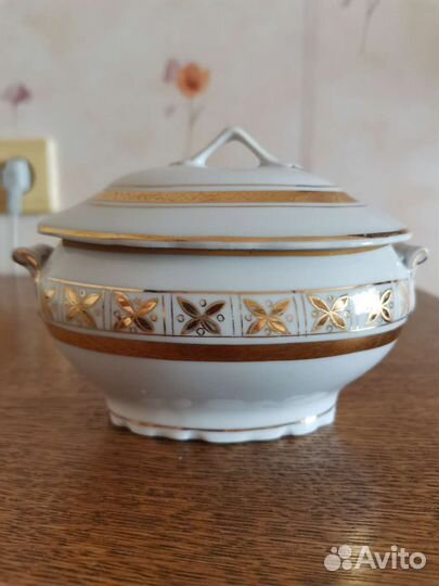 Фарфоровая сахарница