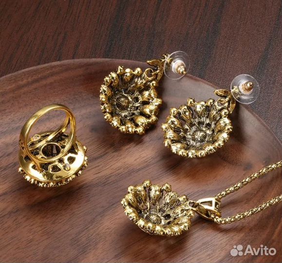 Комплект турецкий. Серьги, кольцо, кулон