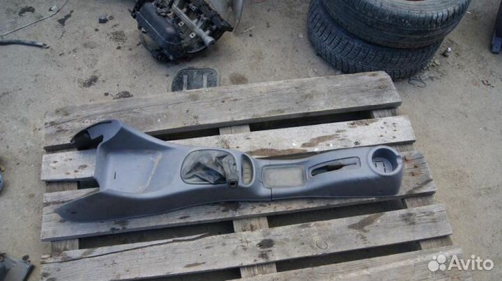 Консоль центральная (тоннель) Hyundai Accent 2