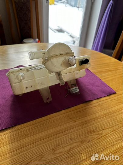 Расширительный бачок Шевроле Вольт 1