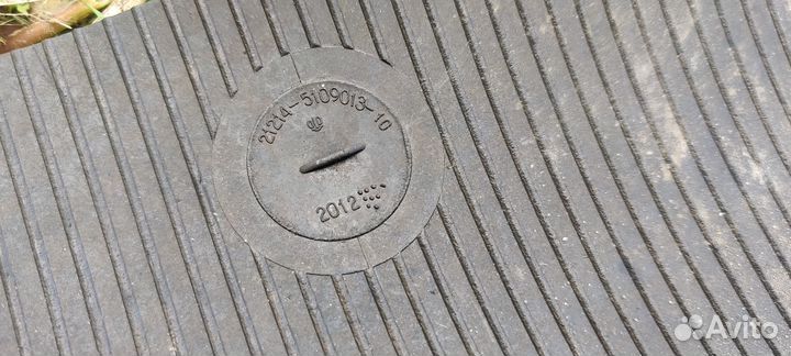 Комплект резиновых ковриков Нива 21214