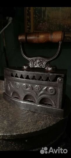 Угольный утюг