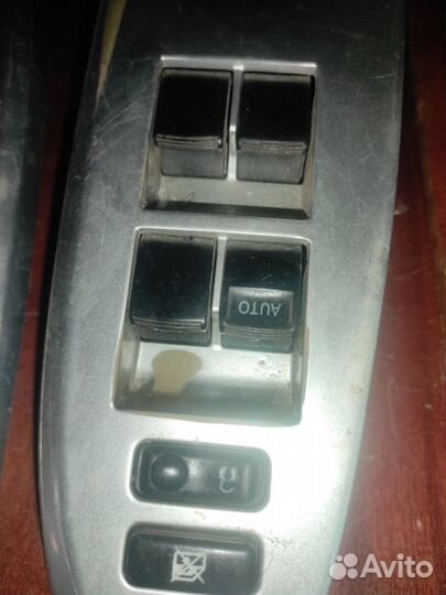 Блок управления стеклоподъемниками передний левый