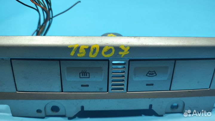Кнопки обогрева лобового,заднего стекла Ford Focus