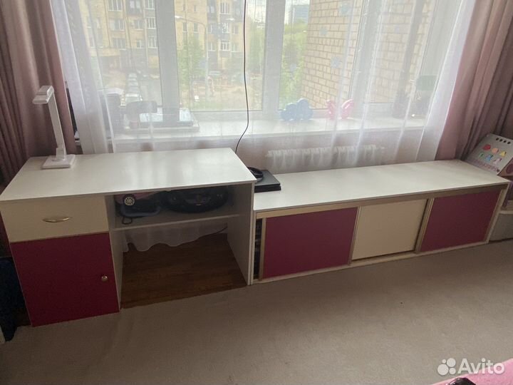 Мебель: шкаф, кровать, стол, тумба, пуфик