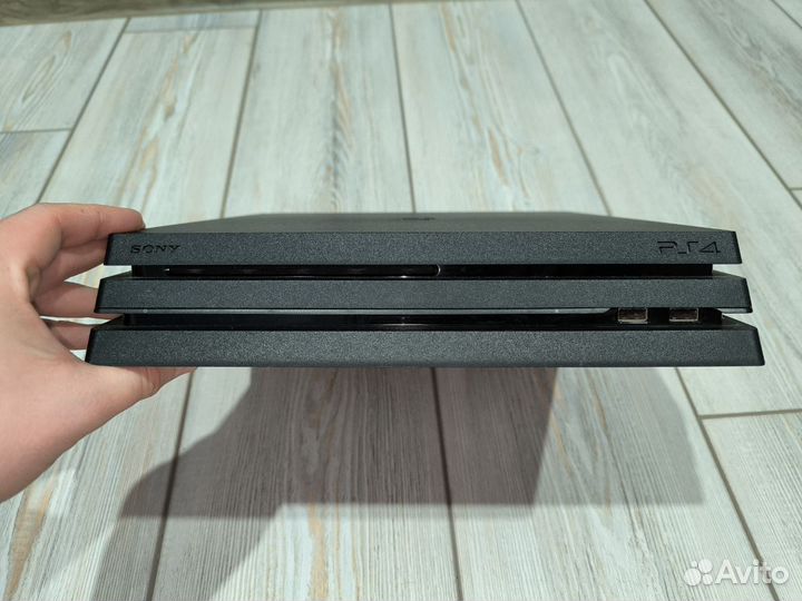 Sony playstation 4 pro 1tb CUH-7208B