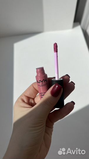 Помада NYX soft matte metallic lip cream