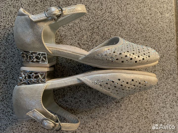 Босоножки для девочки 33