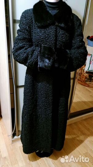 Шуба из каракуля 48-50 длинная черная