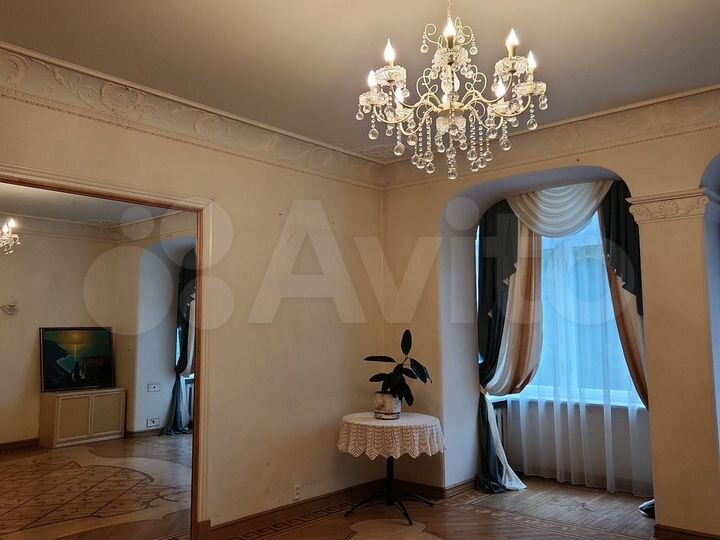 5-к. квартира, 150 м², 3/6 эт.