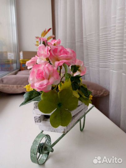 Интерьерная композиция Тачка с Цветами