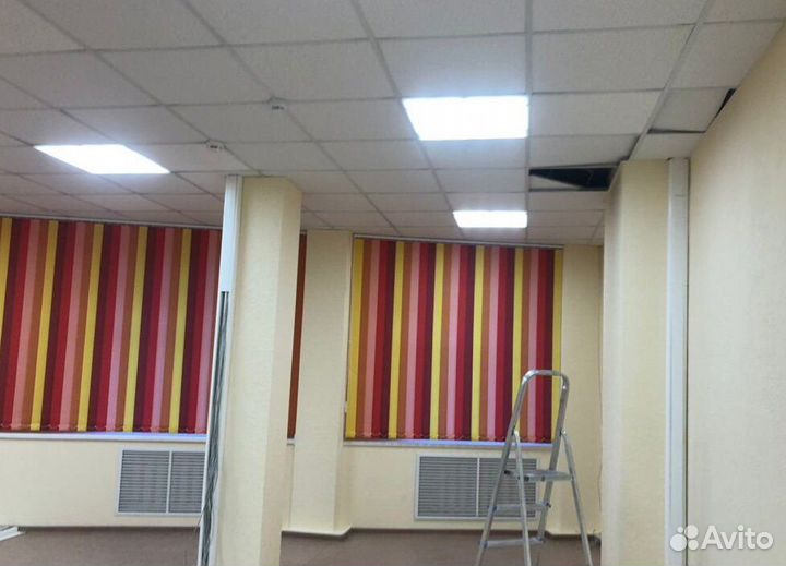 Рулонные шторы зебра в коробе Q4256