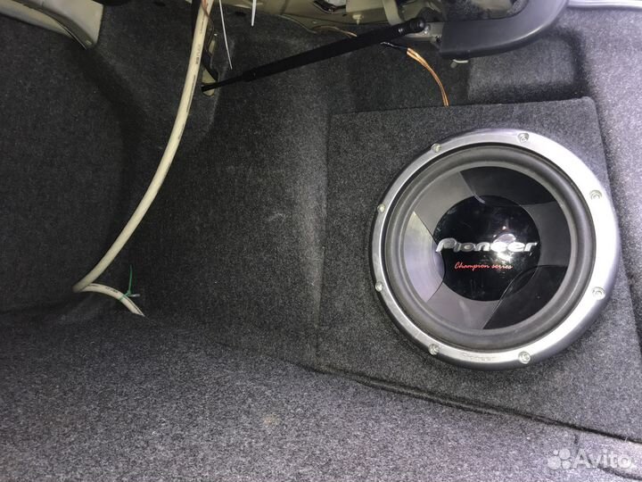 Продам subwoofer стелс для jetta 6