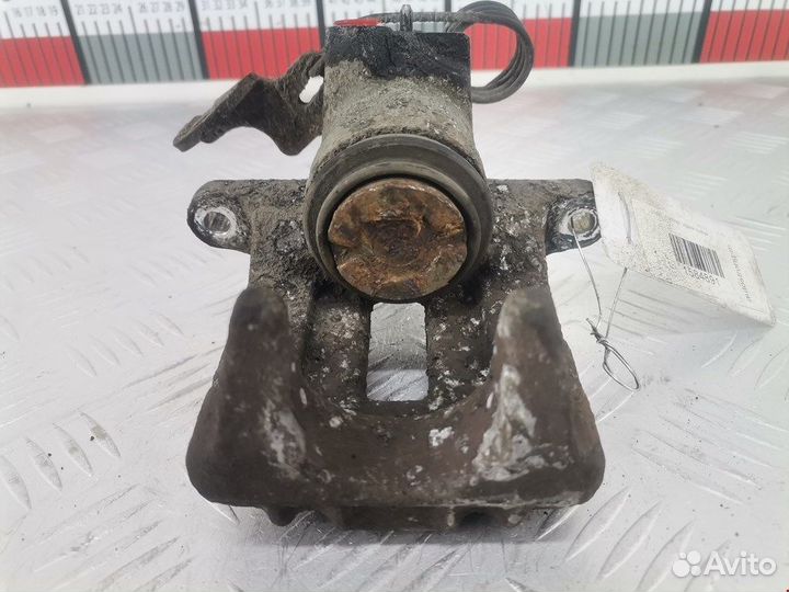 Суппорт задний правый для Audi A4 B5 8E0615424