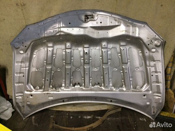 Капот на toyota camry 40