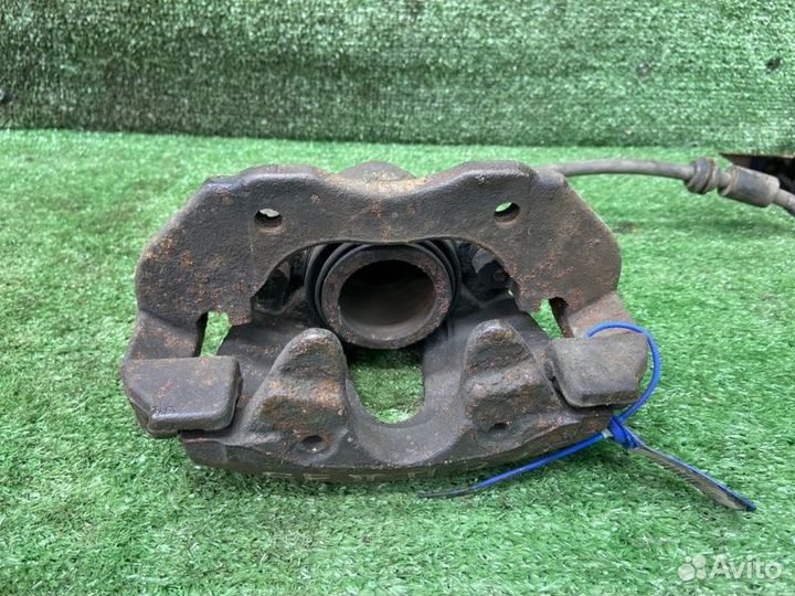 Тормозной суппорт передний правый Ford Focus 2