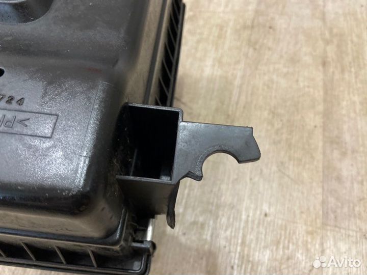 Корпус воздушного фильтра Mitsubishi Colt Z32A